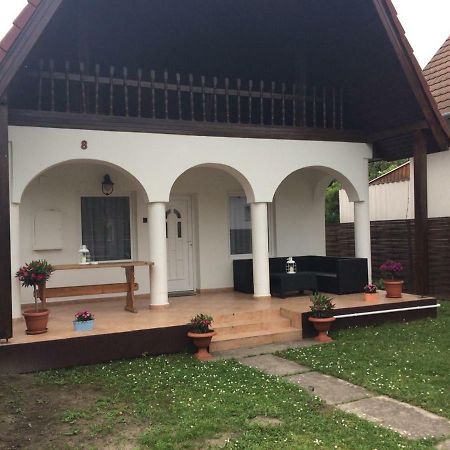 Julianna Apartmanhaz Balatonlelle Exterior foto