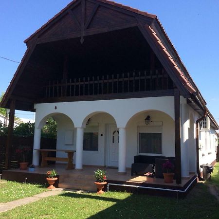 Julianna Apartmanhaz Balatonlelle Exterior foto