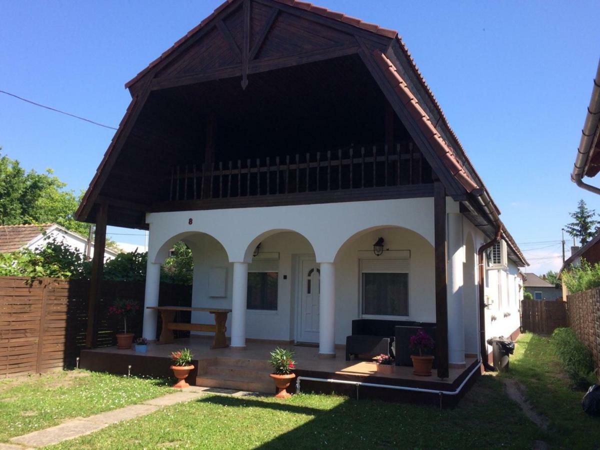 Julianna Apartmanhaz Balatonlelle Exterior foto